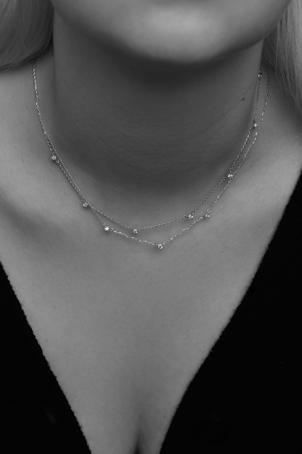 7 Round Diamond Necklace | White Gold