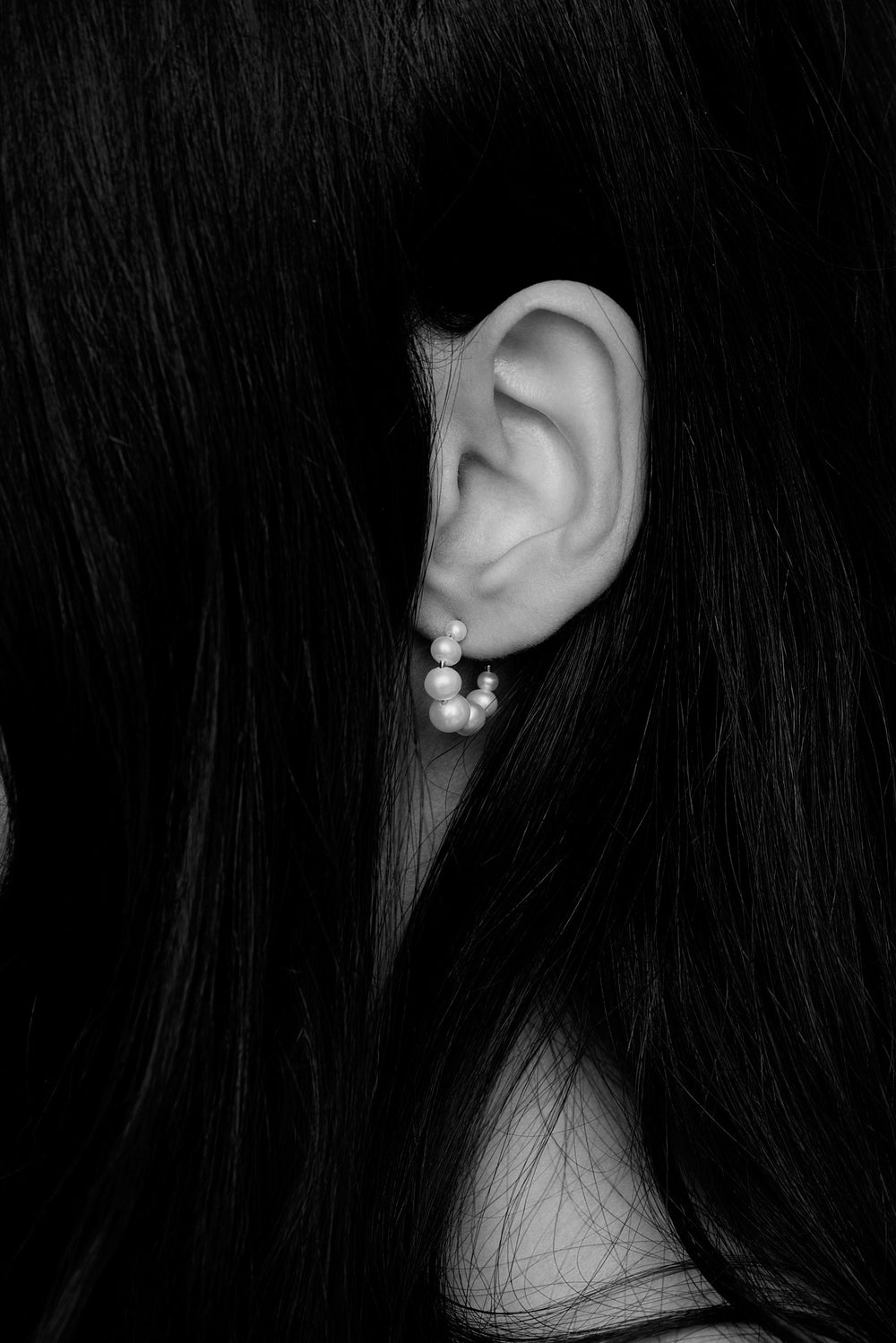 Graduating Pearl Hoop Earrings | Silver| Natasha Schweitzer