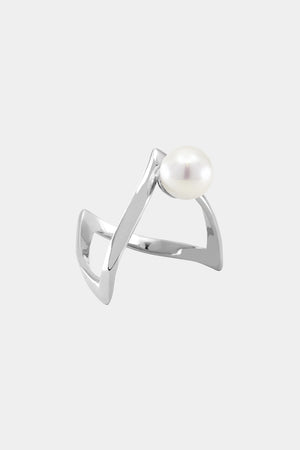 En Pointe Ring with Pearl | Silver | Natasha Schweitzer