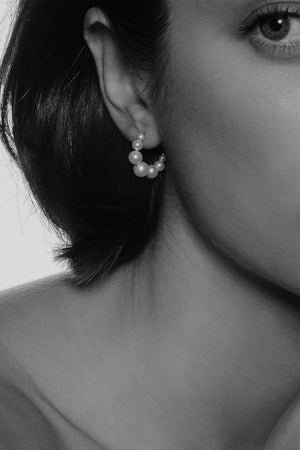 Graduating Pearl Hoop Earrings | Silver | Natasha Schweitzer