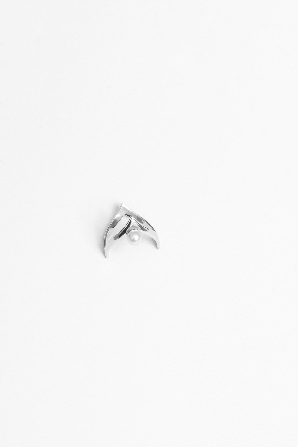 En Pointe Ring with Pearl | Silver| Natasha Schweitzer