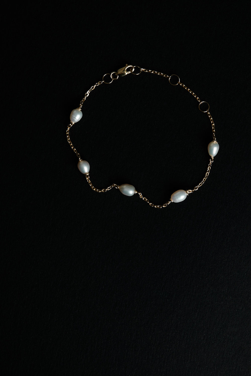 Oval Pearl Bracelet | 9K Yellow Gold| Natasha Schweitzer