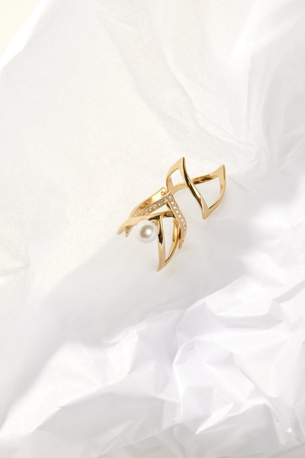 En Pointe Ring with Diamonds | Yellow Gold| Natasha Schweitzer