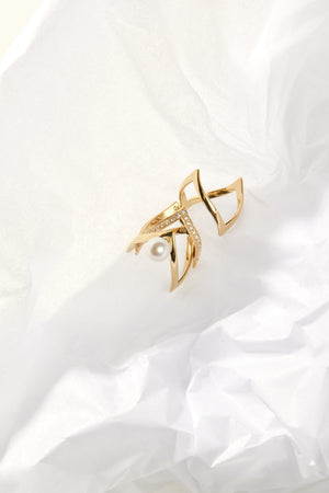 En Pointe Ring with Diamonds | Yellow Gold | Natasha Schweitzer