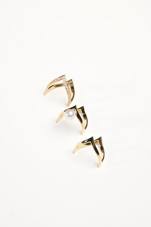 En Pointe Ring with Pearl | 9K Yellow Gold | Natasha Schweitzer