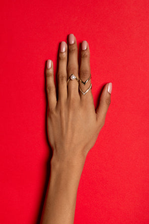En Pointe Ring with Pearl | 9K Yellow Gold | Natasha Schweitzer