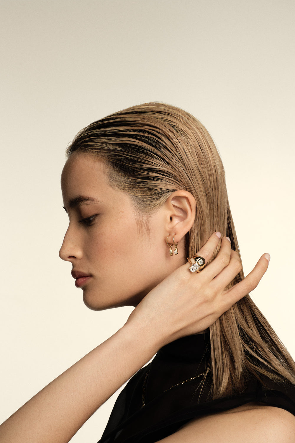Oval Diamond Signet Ring | Yellow Gold| Natasha Schweitzer