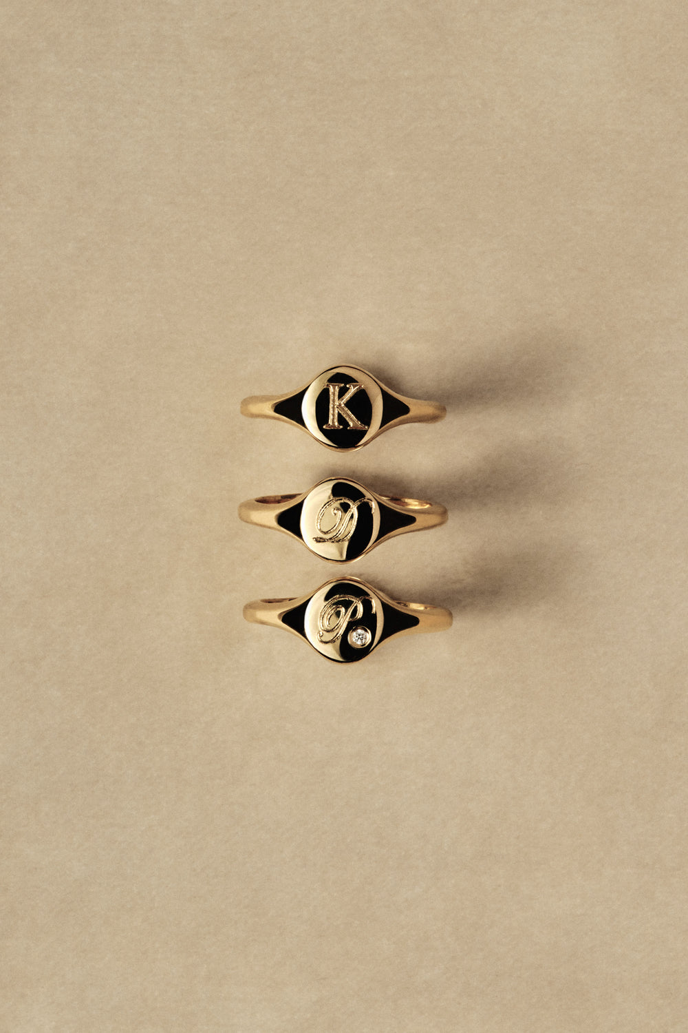 Mini Oval Signet Ring | Yellow Gold| Natasha Schweitzer