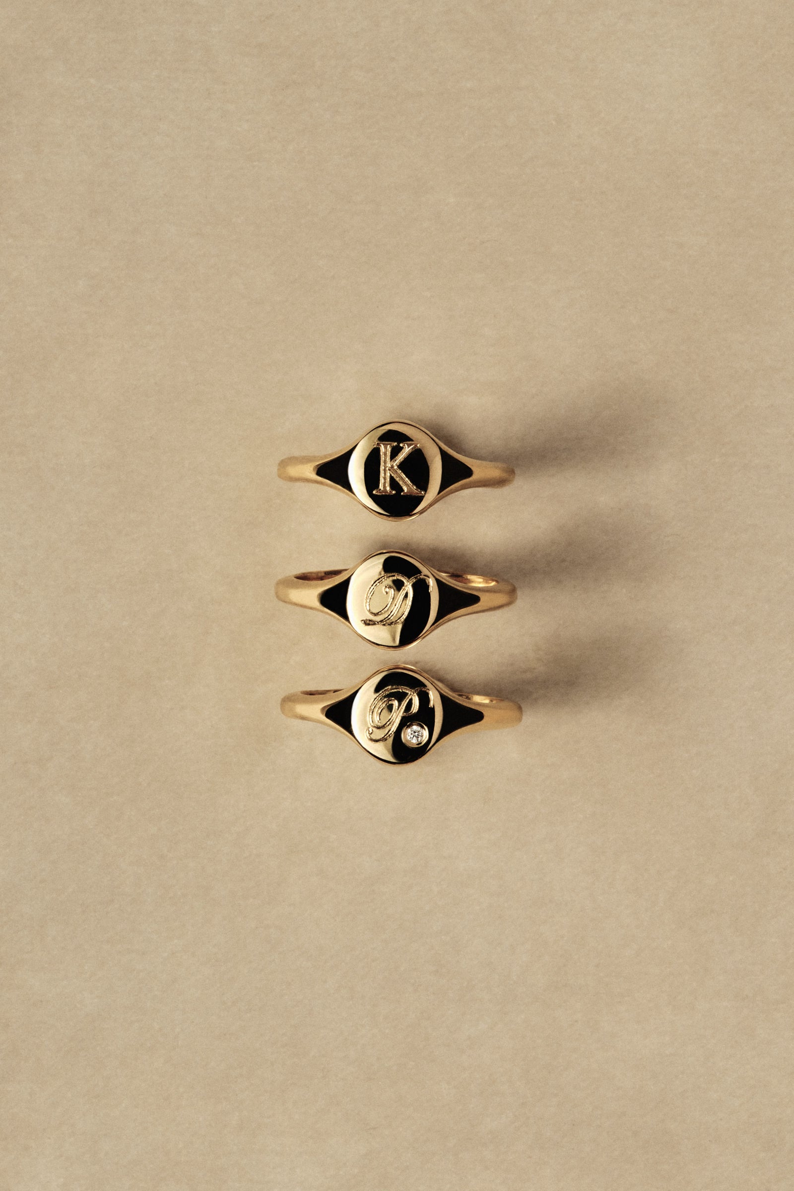 Mini Oval Signet Ring | White Gold| Natasha Schweitzer