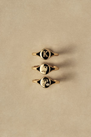 Mini Oval Signet Ring | Yellow Gold | Natasha Schweitzer