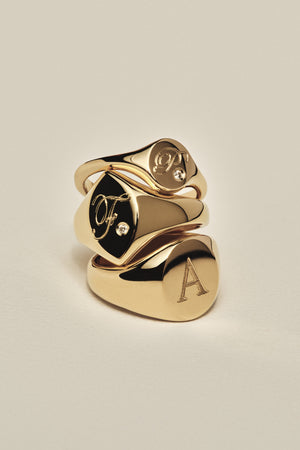 Oval Signet Ring | Yellow Gold | Natasha Schweitzer