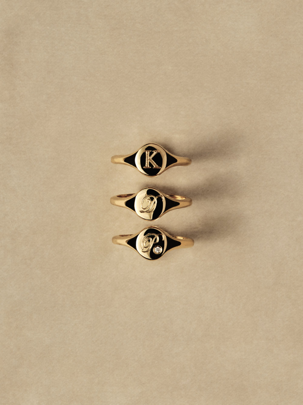 Mini Oval Signet Ring | Yellow Gold