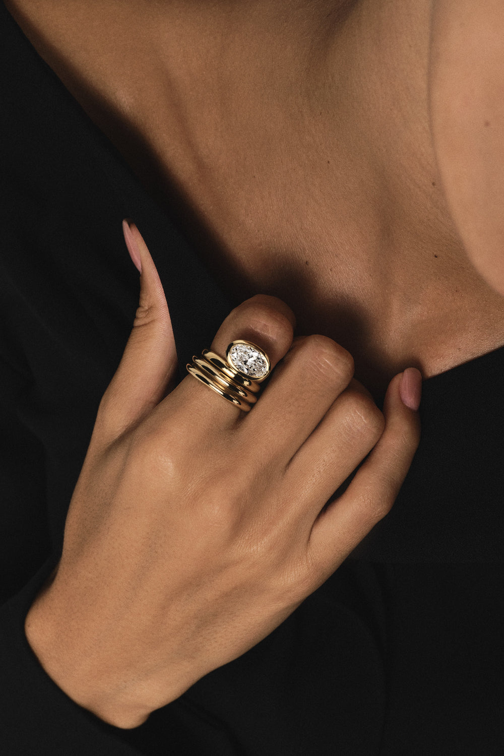 Framed Oval Bezel Ring | Rounded Band