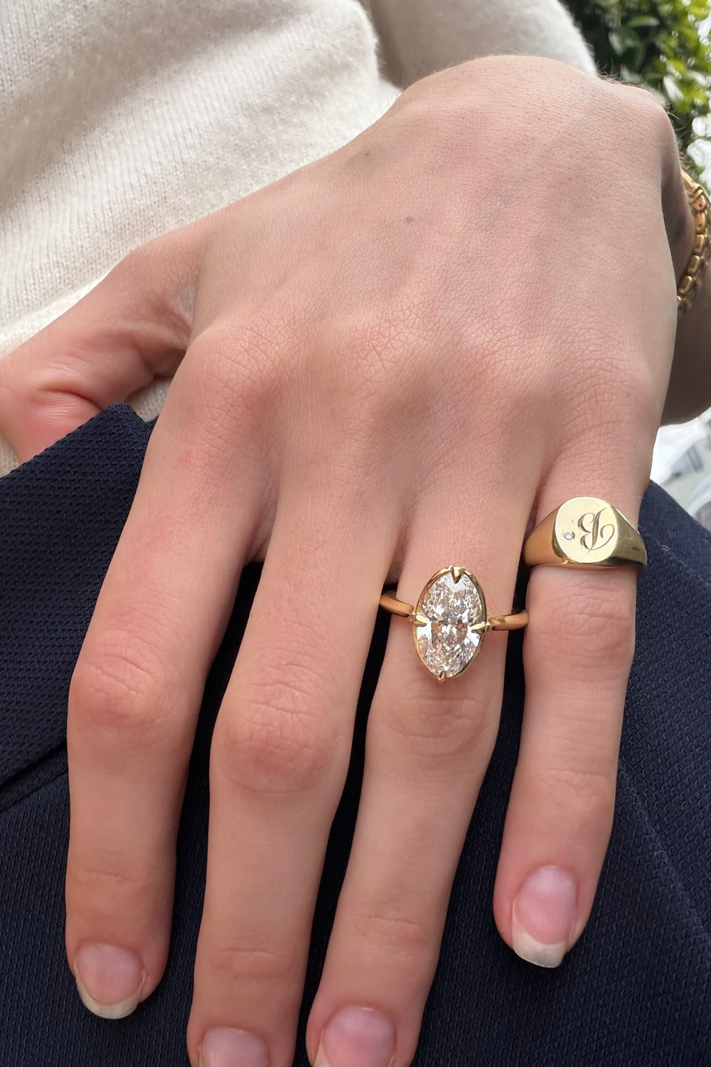 Oval Signet Ring | Yellow Gold| Natasha Schweitzer