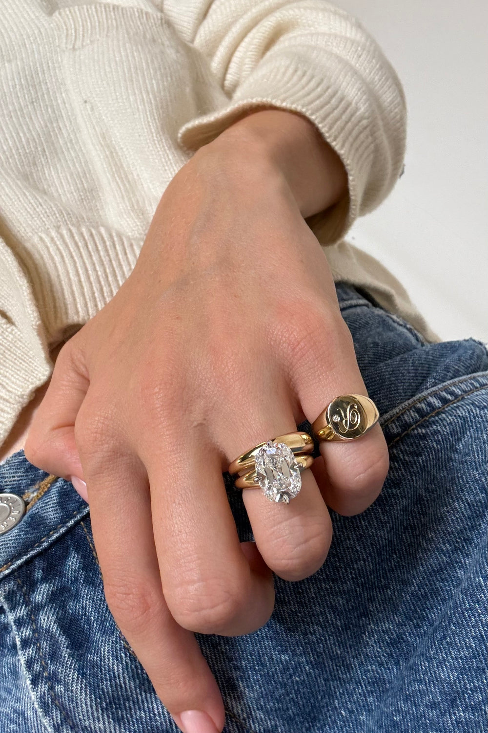 Oval Signet Ring | Yellow Gold| Natasha Schweitzer