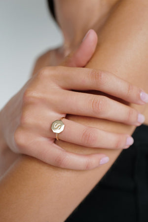 Letter Ring | 9K White Gold | Natasha Schweitzer