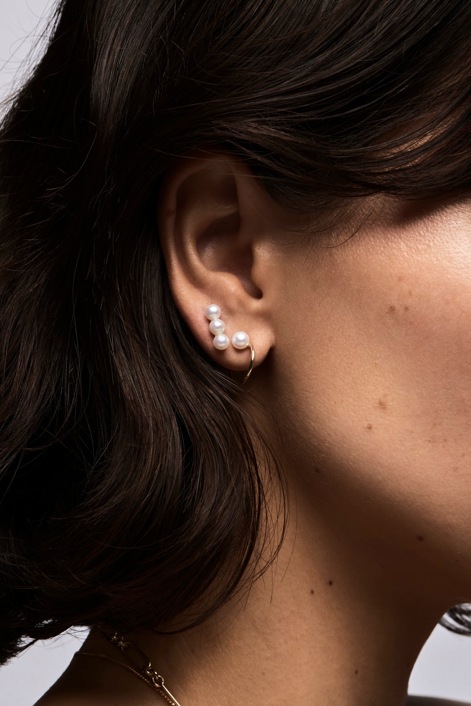 Lara Hoops with Pearl | 9K Yellow Gold| Natasha Schweitzer