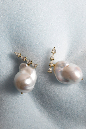 Arwen Diamond Pearl Earrings | 18K White Gold | Natasha Schweitzer