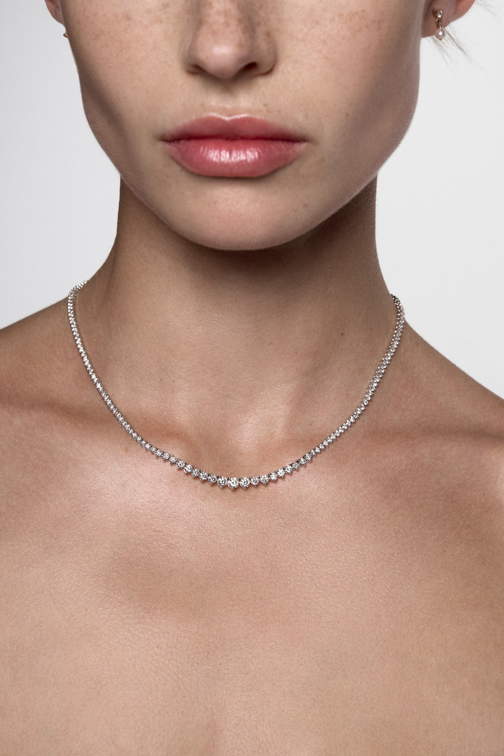 3 Claw Graduating Tennis Necklace | 18K White Gold