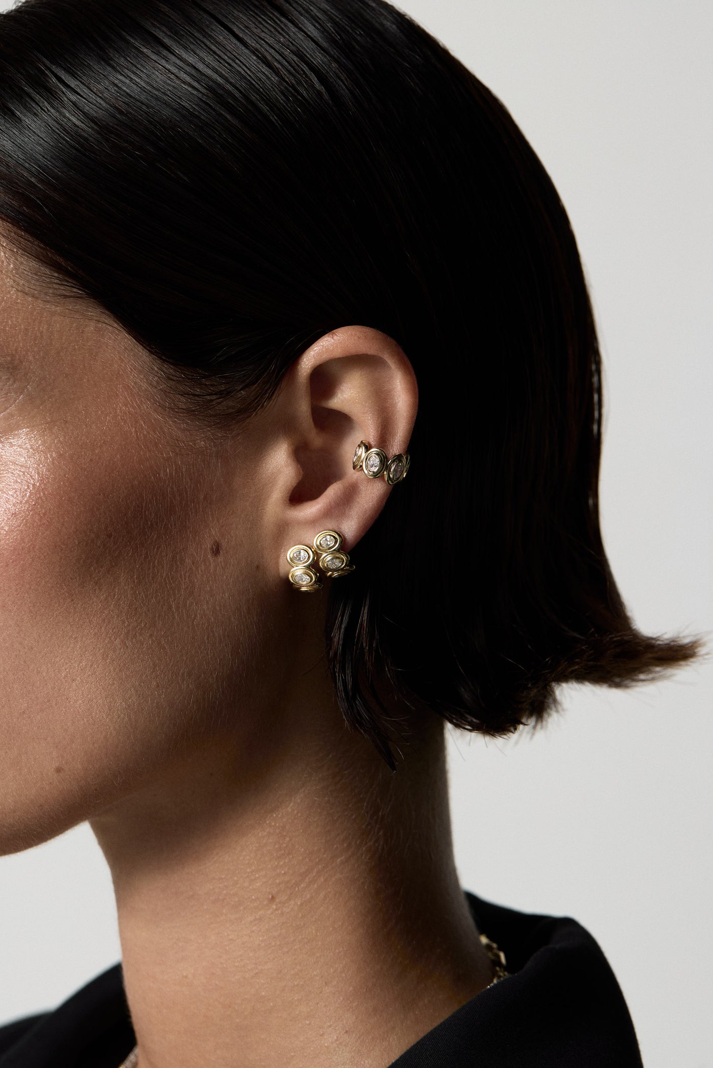 Oval Diamond Bezel Ear Cuff | 18K White Gold