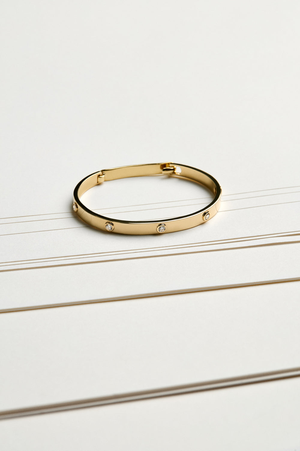 5 Round Diamond Tallows Bangle | Yellow Gold| Natasha Schweitzer