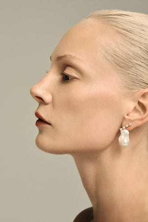 Arwen Diamond Pearl Earrings | 18K Yellow Gold | Natasha Schweitzer