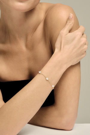 Oval Pearl Bracelet | 9K Gold | Natasha Schweitzer