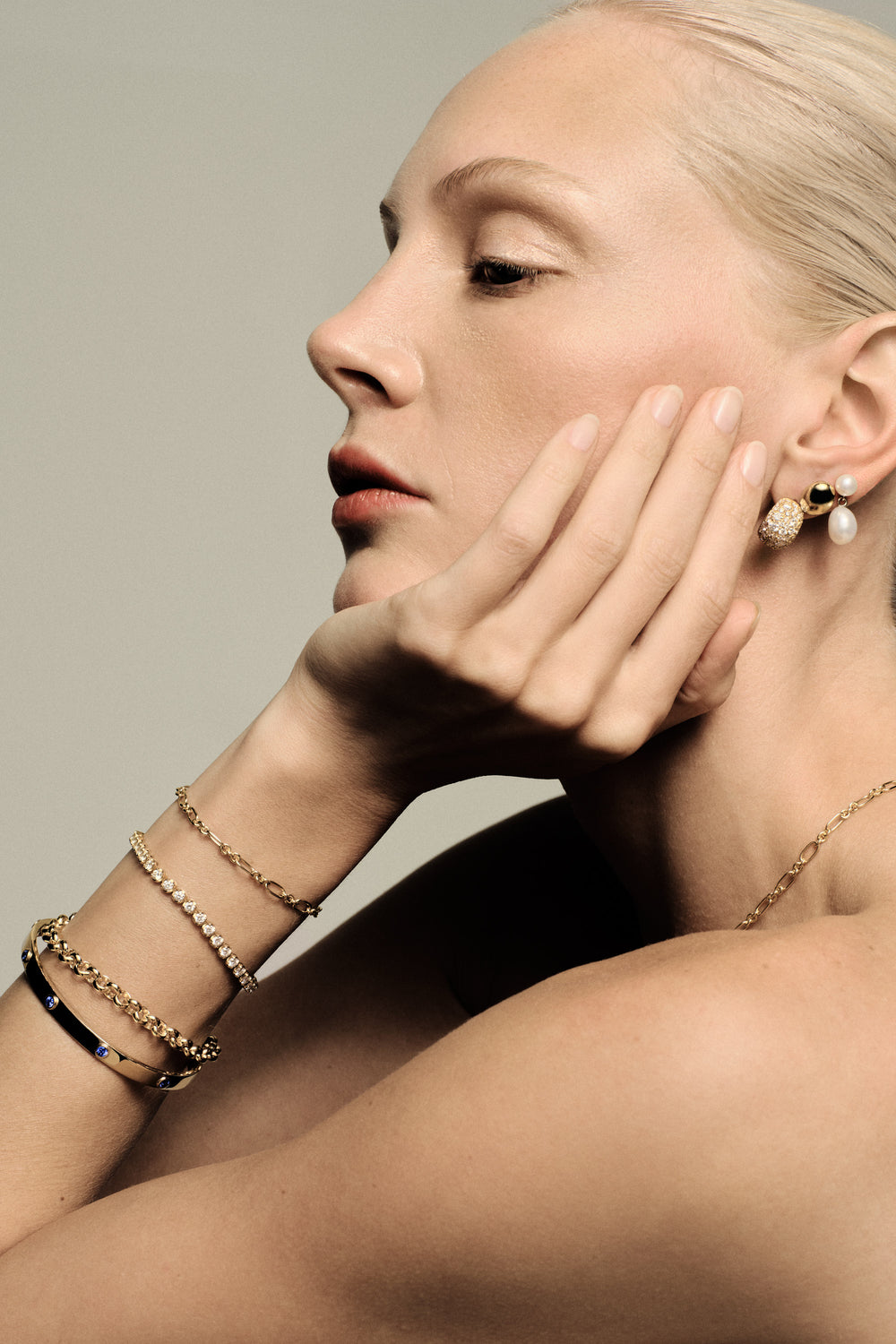 Sapphire Tallows Bangle | Yellow Gold