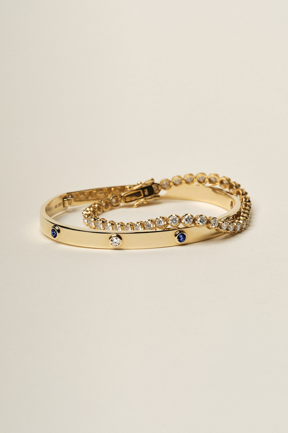 Sapphire Tallows Bangle | White Gold