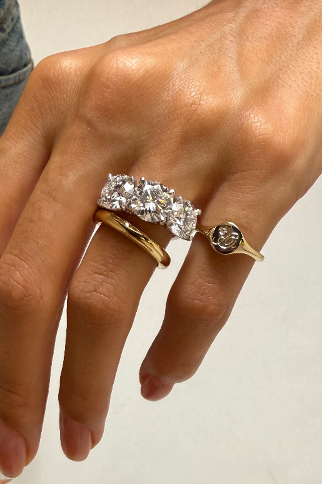 Mini Oval Signet Ring | White Gold| Natasha Schweitzer