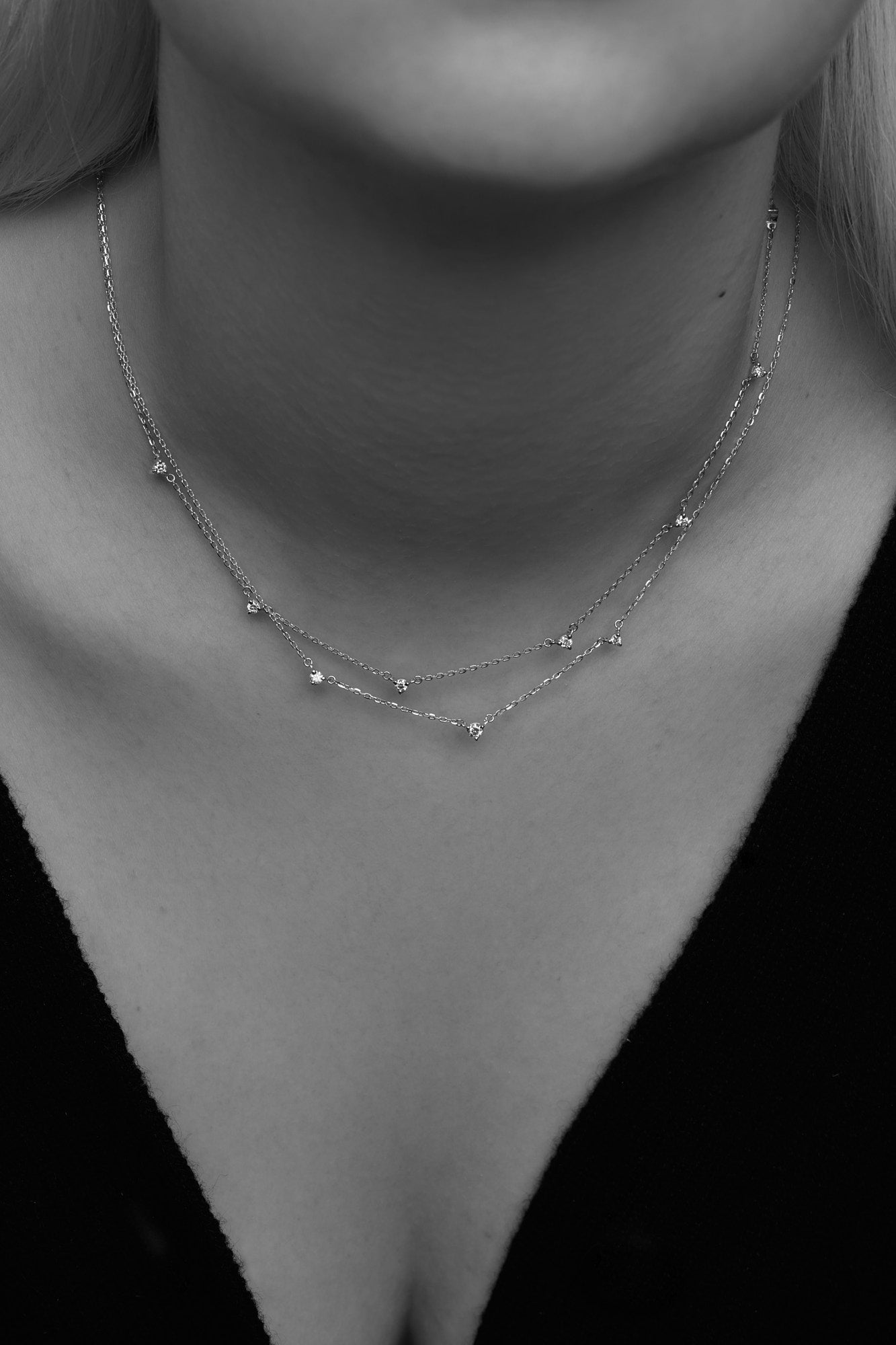 7 Round Diamond Necklace | White Gold
