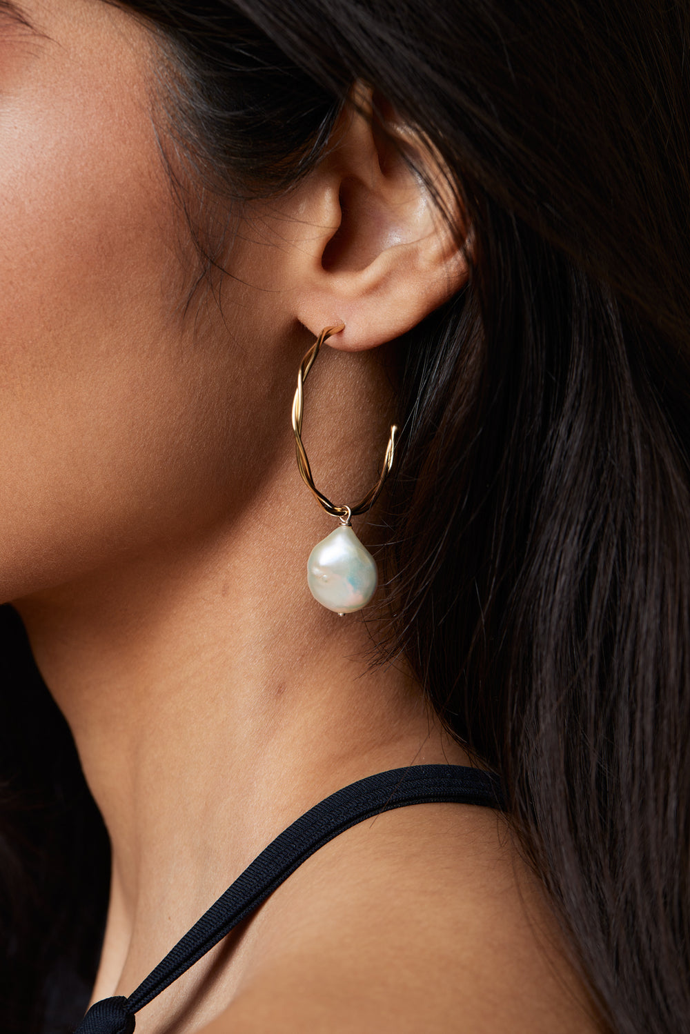 Helix Pearl Earrings Medium | Gold| Natasha Schweitzer