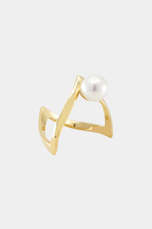 En Pointe Pearl Ring | 9K Yellow Gold | Natasha Schweitzer