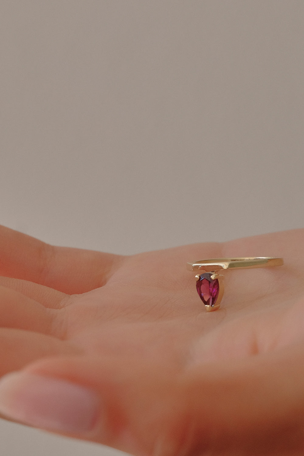 El Ring with Garnet | 9K Yellow Gold| Natasha Schweitzer