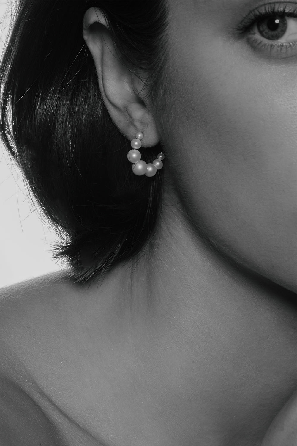 Graduating Pearl Hoop Earrings | Silver| Natasha Schweitzer