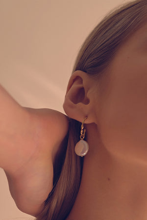 Helix Pearl Earrings Small | 9K Yellow Gold | Natasha Schweitzer