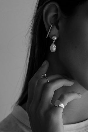 Oval Signet Ring | White Gold | Natasha Schweitzer